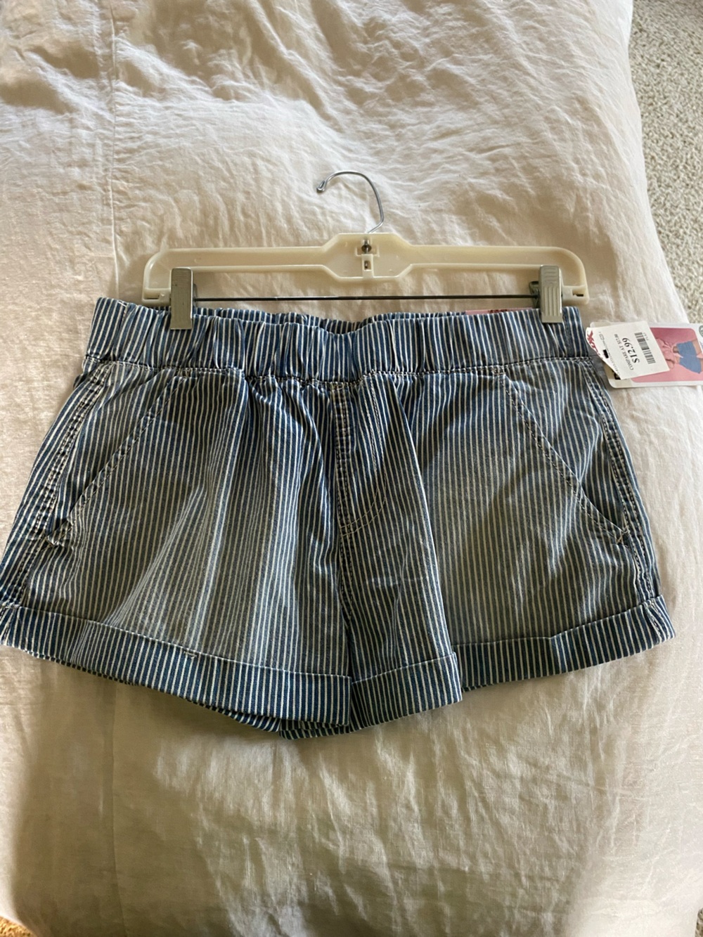 Rewash Blue and White pull on Pinstriped High-Waist Shorts size M